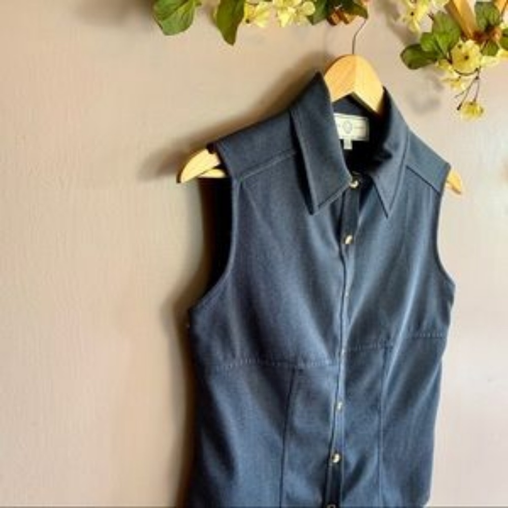 ST. JOHN BUTTON UP VEST - Picture 4 of 7